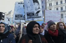 Avusturya'daki okullarda başörtüsü yasağı gündemde