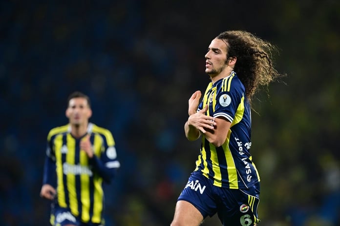 Fenerbahçe ilk yarıyı önde kapattı