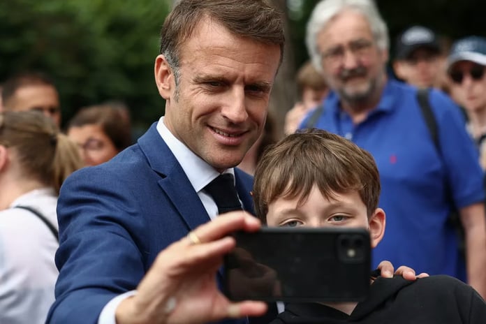 Fransa'dan 15 yaş altına sosyal medyayı yasaklama kararı