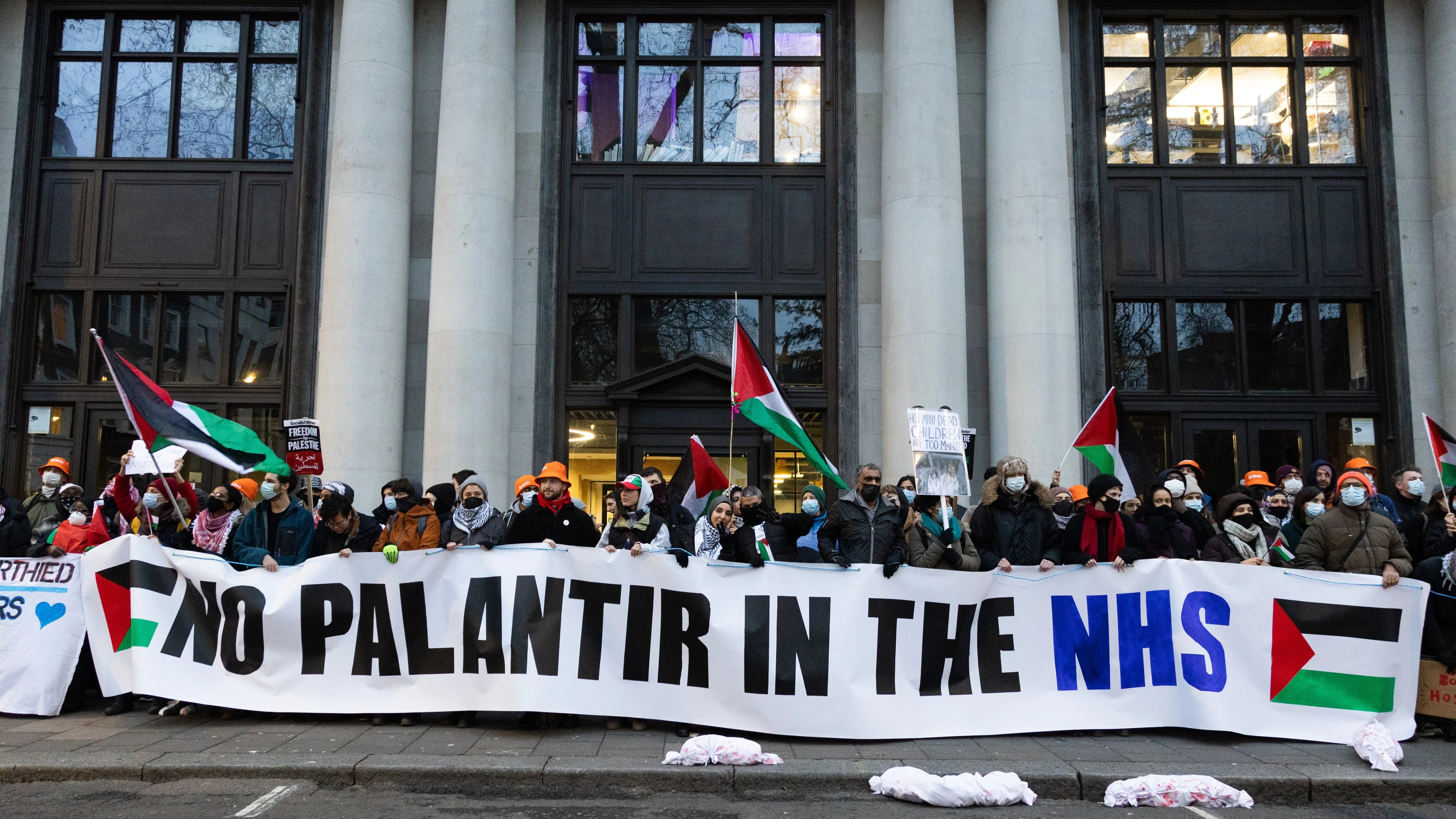 UK Under Pressure to Exit $400 Million Palantir Deal
