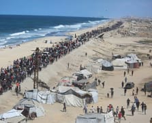 Gazzeliler zorla göç ettirildikleri evlerine geri dönüyor