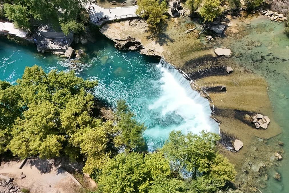 Manavgat Şelalesi yerli ve yabancı turistlerin odak noktasında