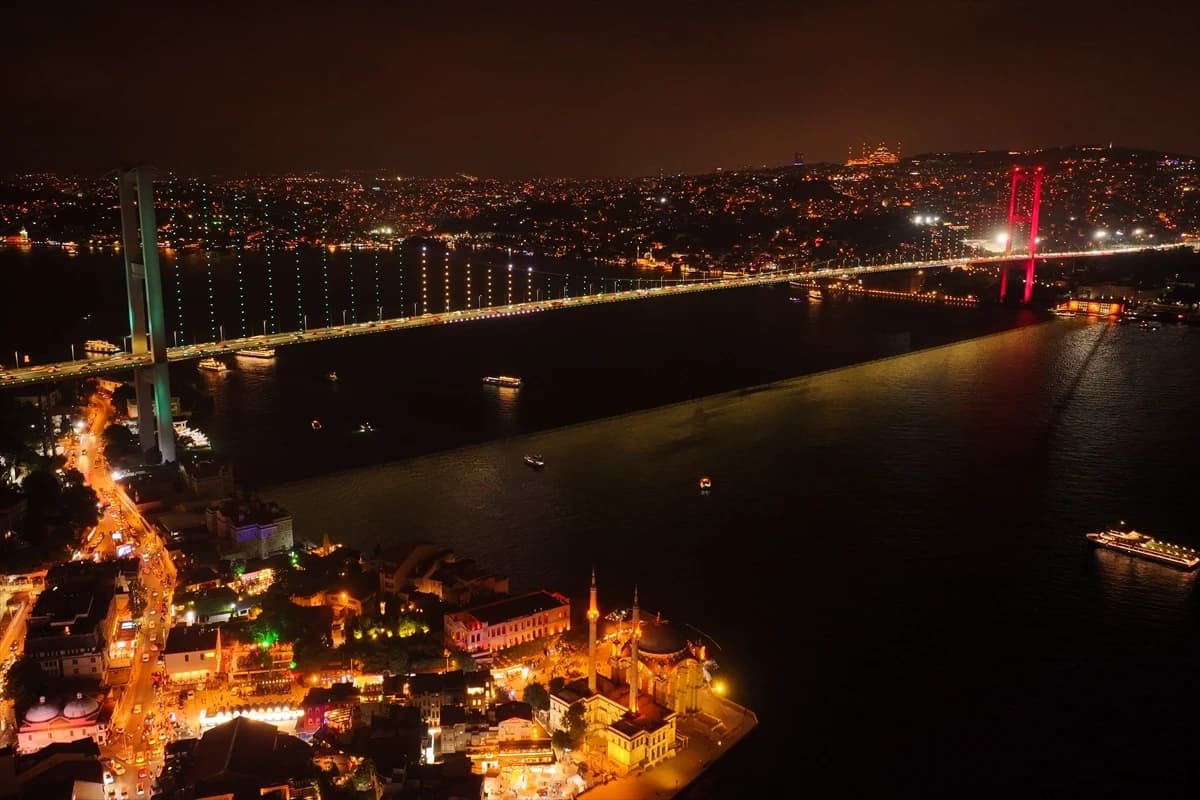 Ankara ve İstanbul'da Mekke Anlaşması şöleni: Simge yapılar aydınlatıldı