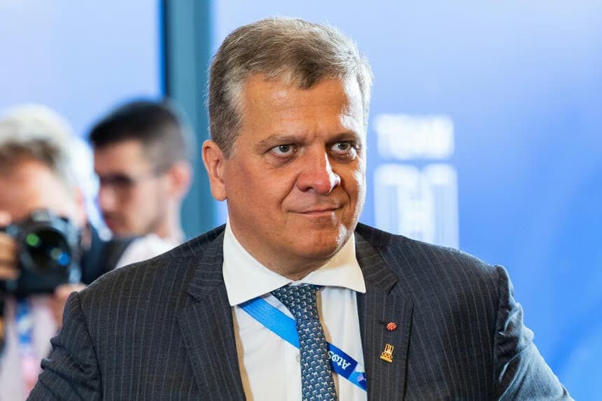 'Sahte diplomalı' elçi görevden alındı