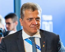 Polonya'da sahte diploma soruşturması: Paris Büyükelçisi görevden alındı