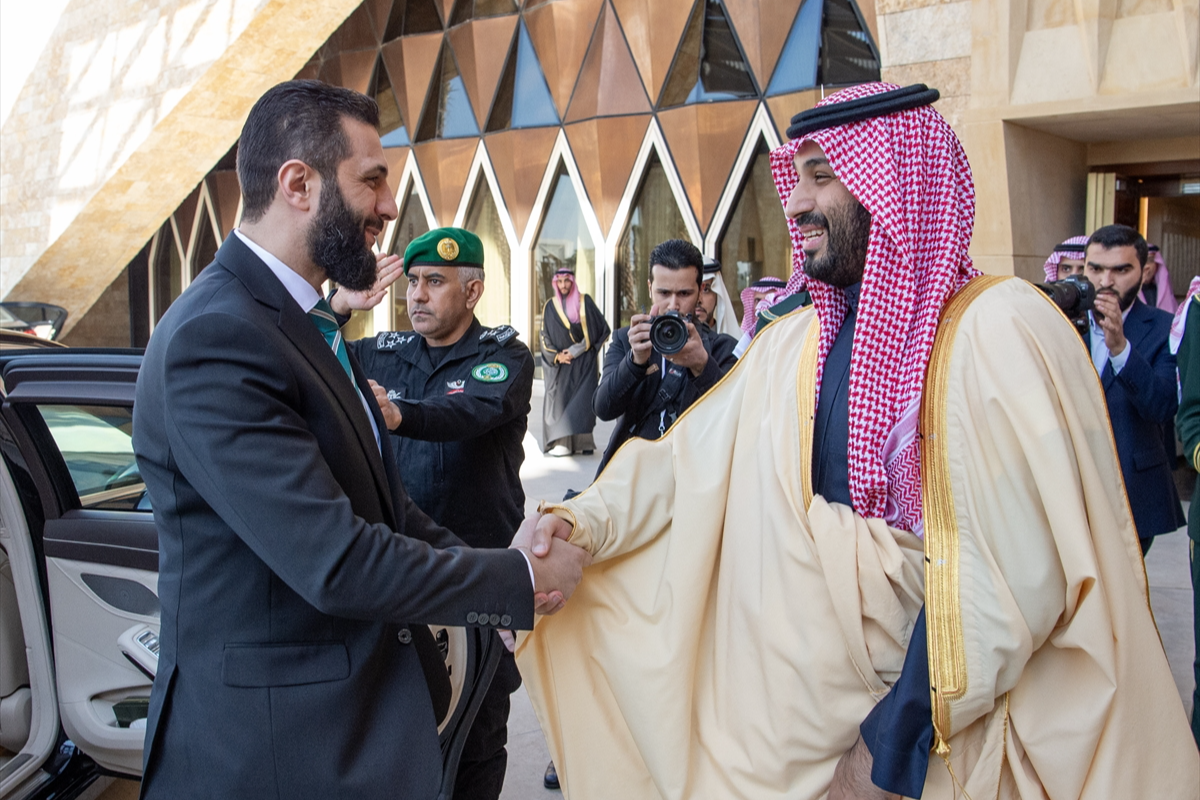 Şaraa ilk yurtdışı ziyaretini Suudi Arabistan'a yaptı