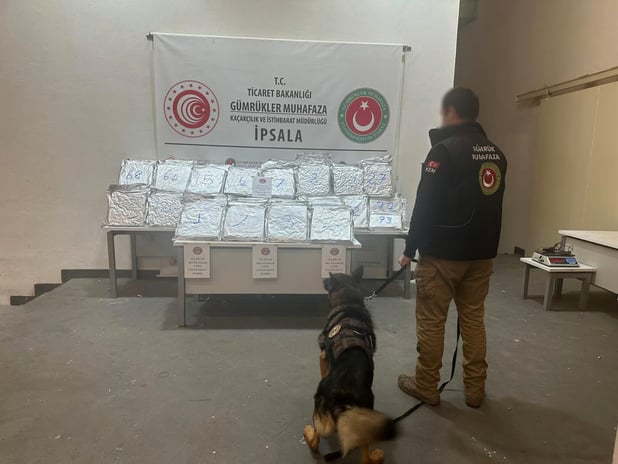 Gümrük muhafaza ekiplerinden büyük operasyon: 450 kg esrar yakalandı