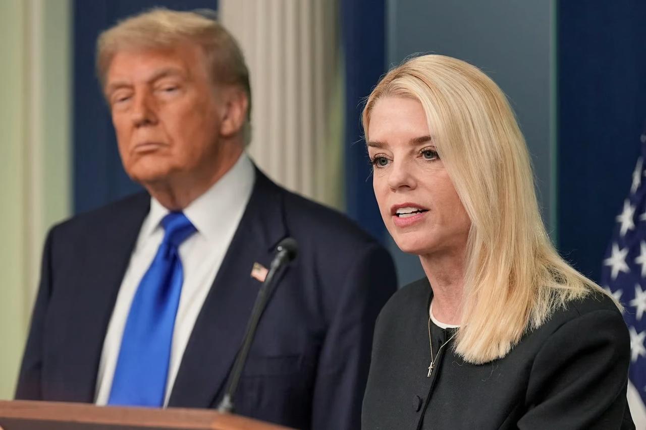 Trump'ın Epstein rahatsızlığı: Bondi'yi görevden aldı