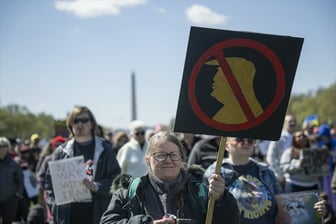 Milyonlar Trump'a "Kral değilsin"dedi