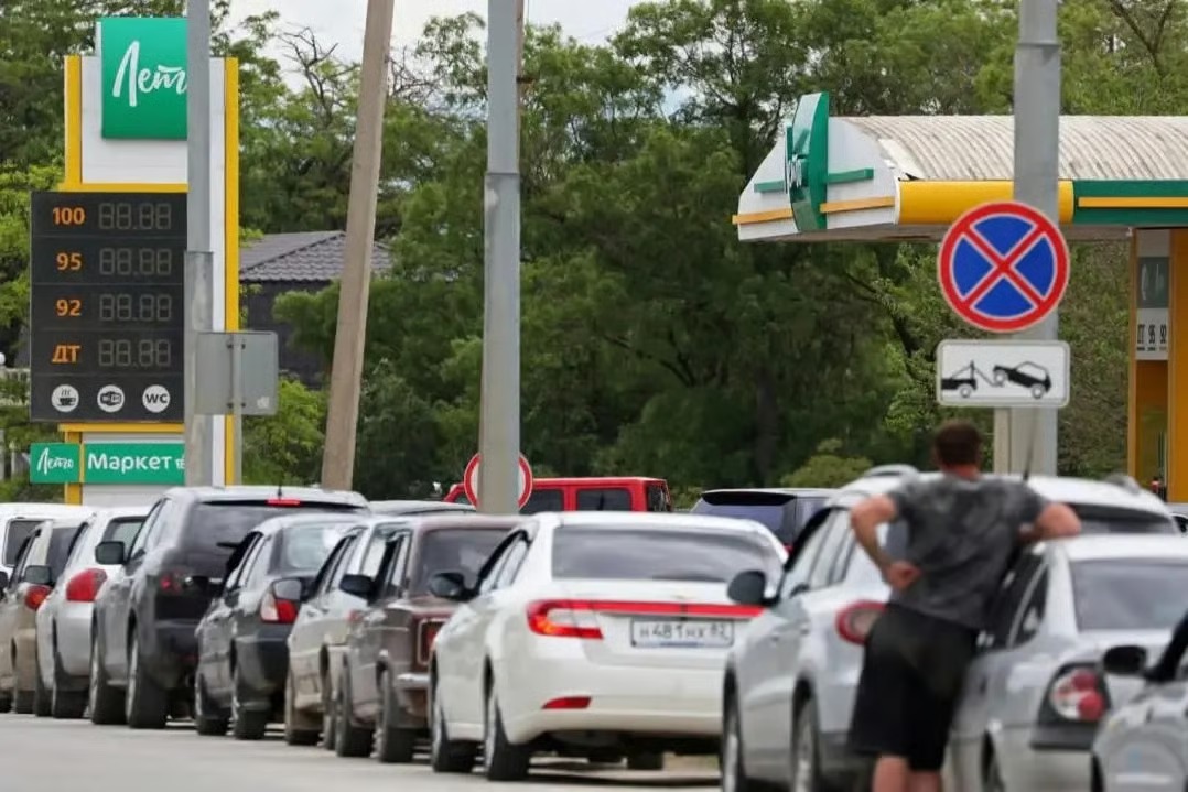 Ukraine Drone Attacks Push Russia into Fuel Crisis