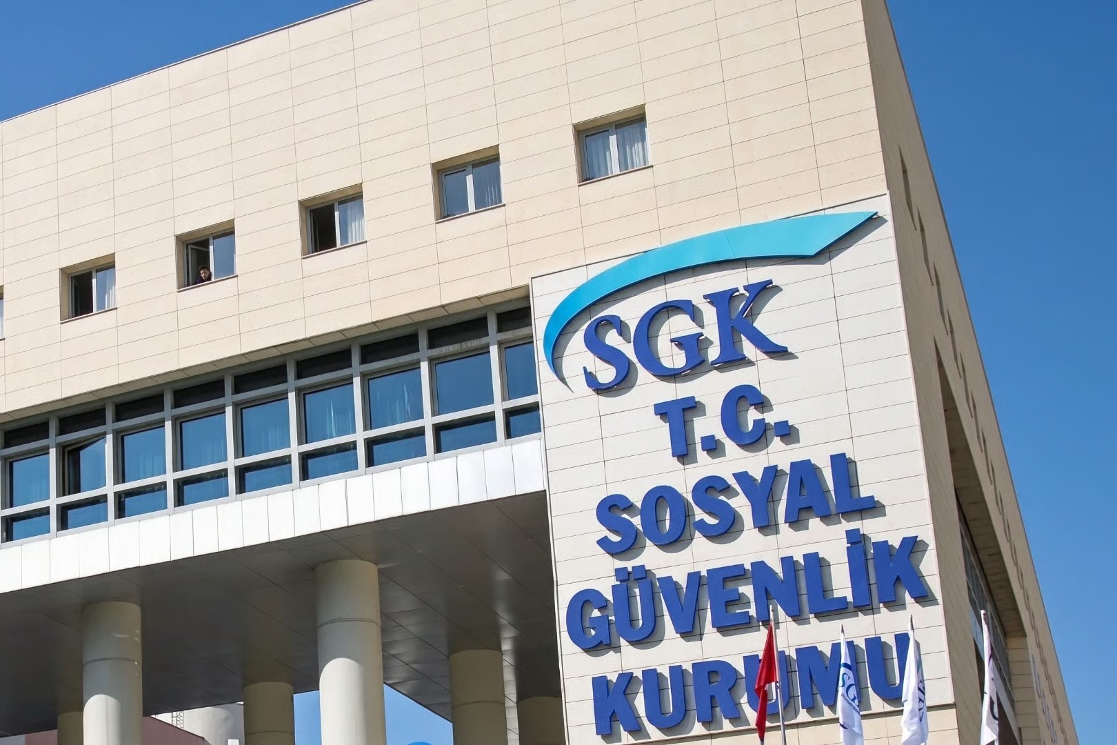 Binlerce kişinin emekli aylığı kesildi! Faizi ile geri ödemek zorunlu: Bu hataya düşenler dikkat