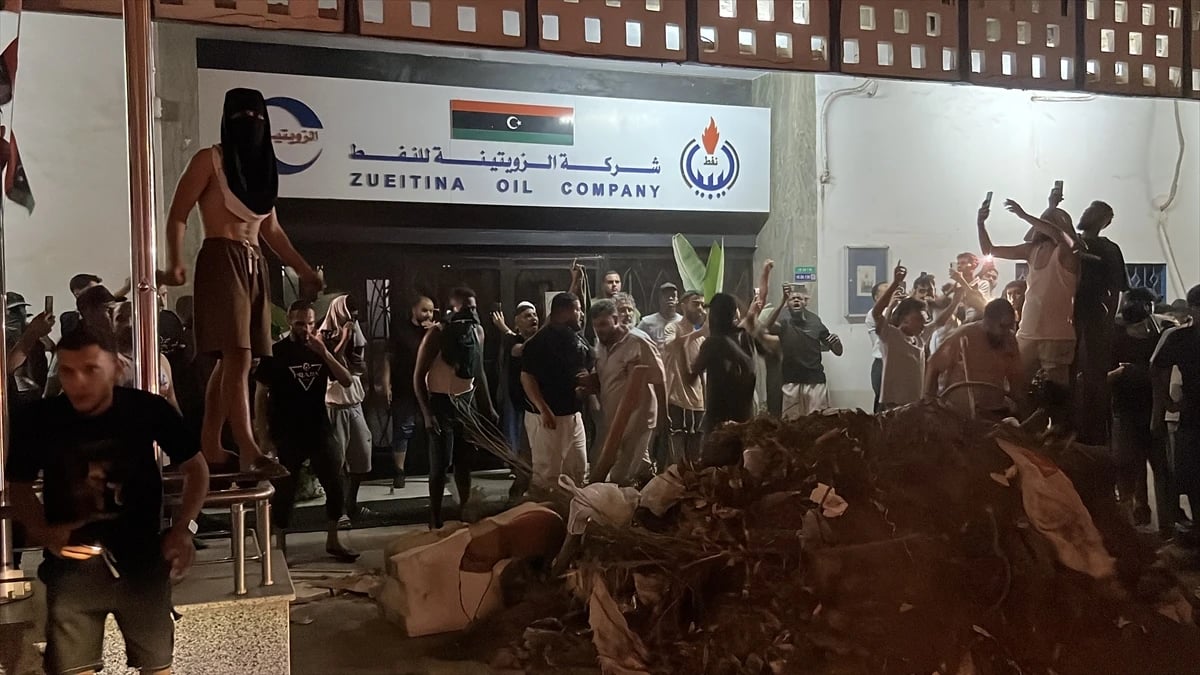 Libya'da elektrik protestoları sivil itaatsizliğe yol açtı