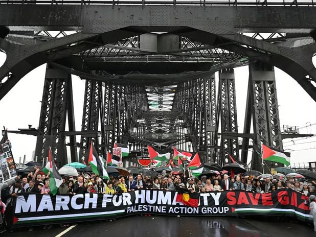 Sydney’de on binler Filistin için sokağa çıktı