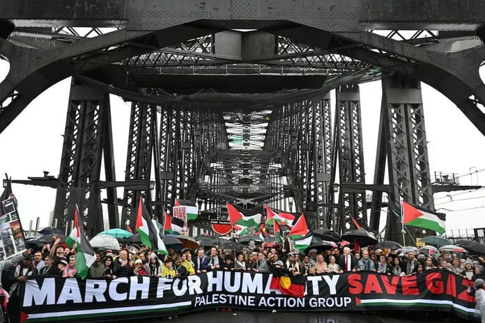 Sydney’de on binler Filistin için sokağa çıktı