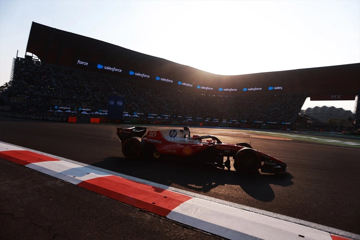 F1 Meksika GP'sinde antrenman zamanı 