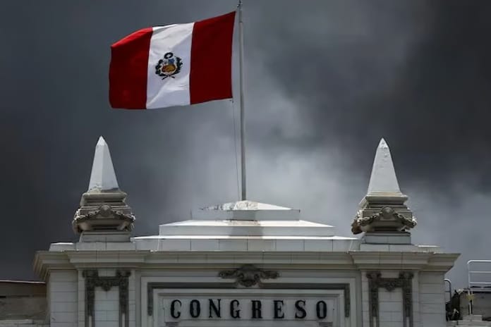 Peru’da başkan adaylarına kurşun geçirmez yelek dağıtılacak