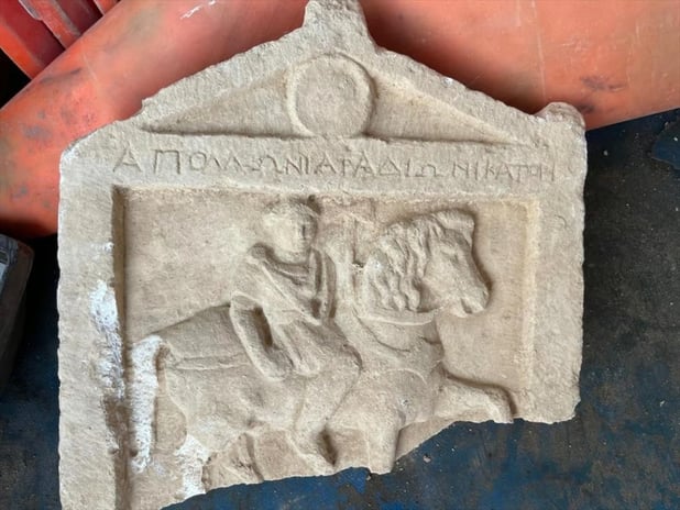 Denizli'de "Apollon'un Oğlu Asker" yazan stela bulundu