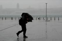 İstanbul Valiliği uyardı: Akşam saatlerinde kuvvetli sağanak ve fırtına bekleniyor