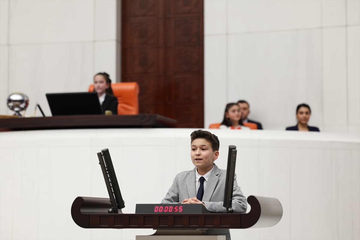 Gazi Meclis’te çocukların günü: "Savaş, korku ve gözyaşı istemiyoruz"