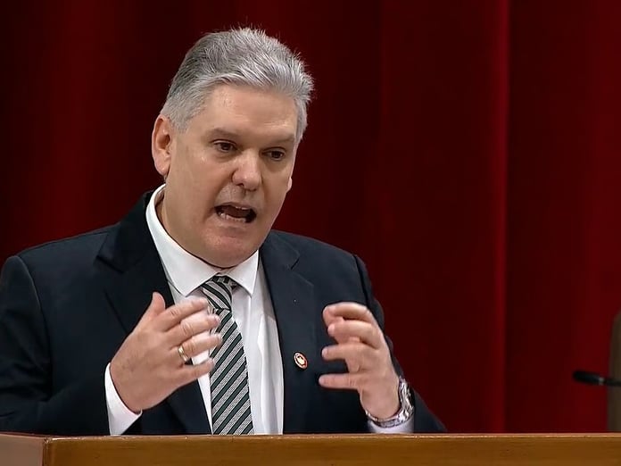 Küba'da eski Ekonomi Bakanı'na casusluktan müebbet hapis cezası