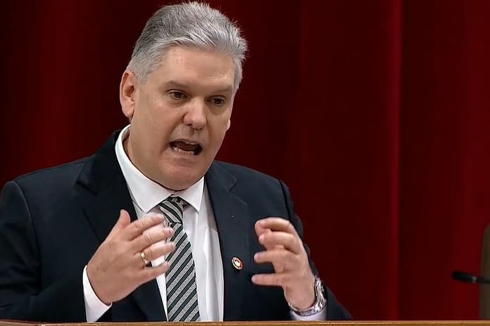 Küba'da eski Ekonomi Bakanı'na casusluktan müebbet hapis cezası