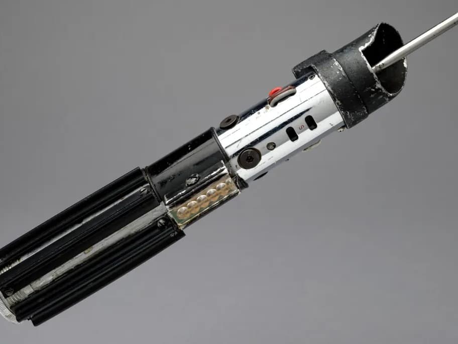 Darth Vader'ın ikonik ışın kılıcı ilk kez müzayedeye çıkıyor