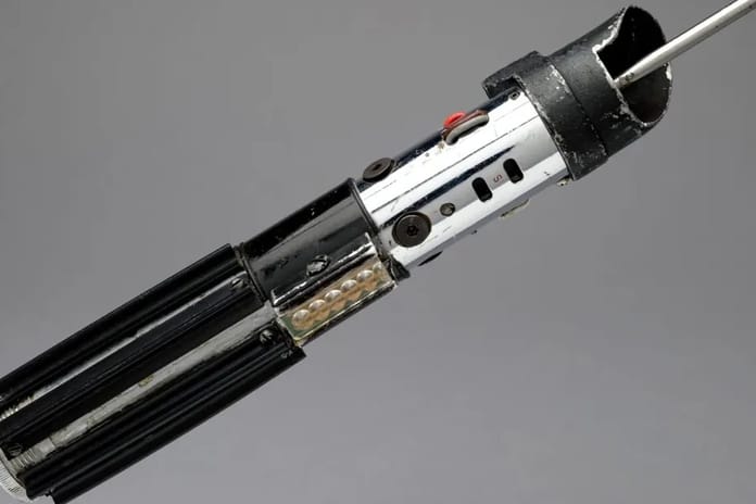 Darth Vader'ın ikonik ışın kılıcı ilk kez müzayedeye çıkıyor