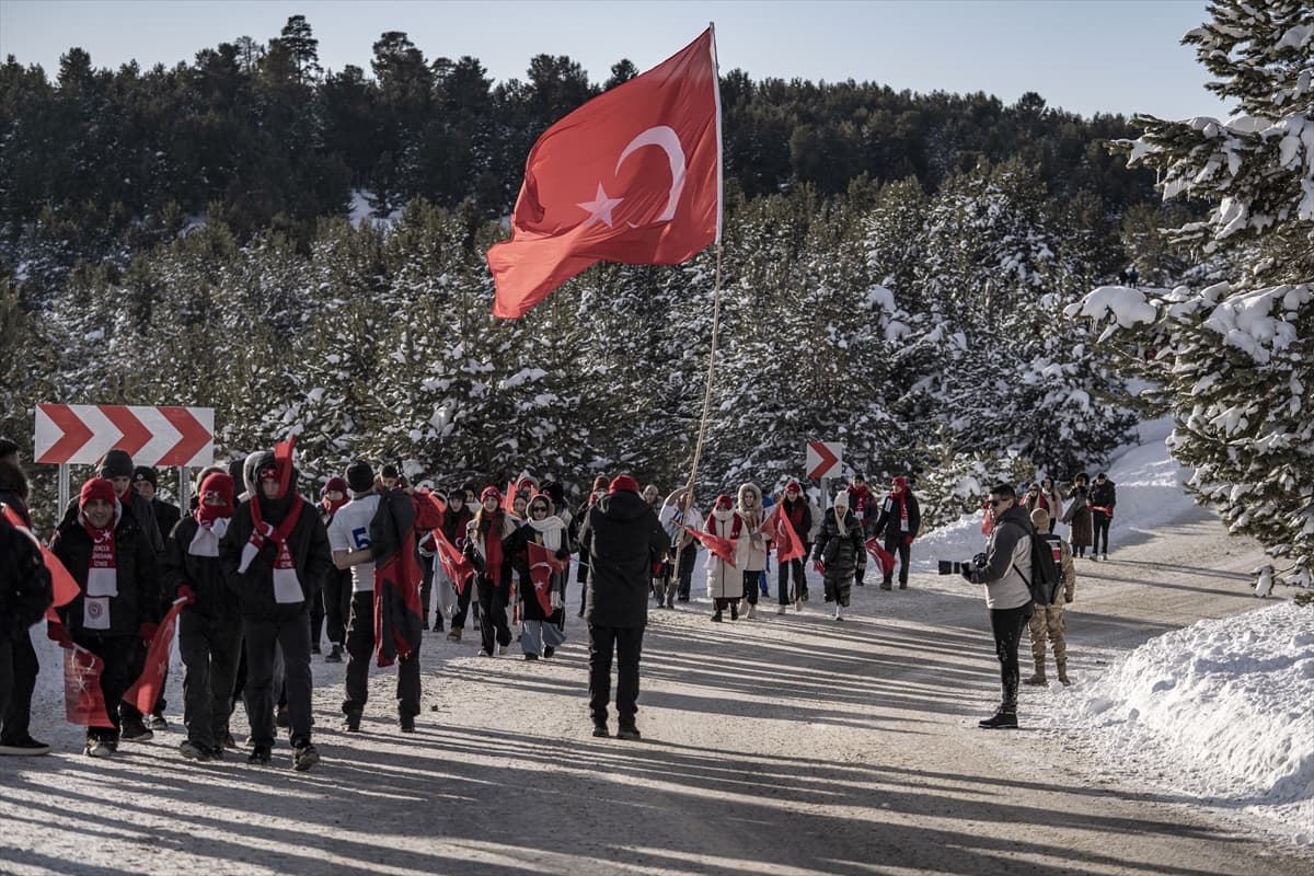 Sarıkamış Harekatı'nın 111. yılında binlerce kişi şehitler için karlar altında yürüdü