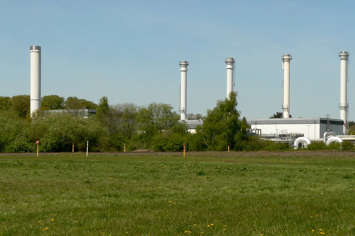 The Rehden gas storage facility in Lower Saxony, Germany, 2016 - Axel Hindemith (CC BY-SA 3.0)
