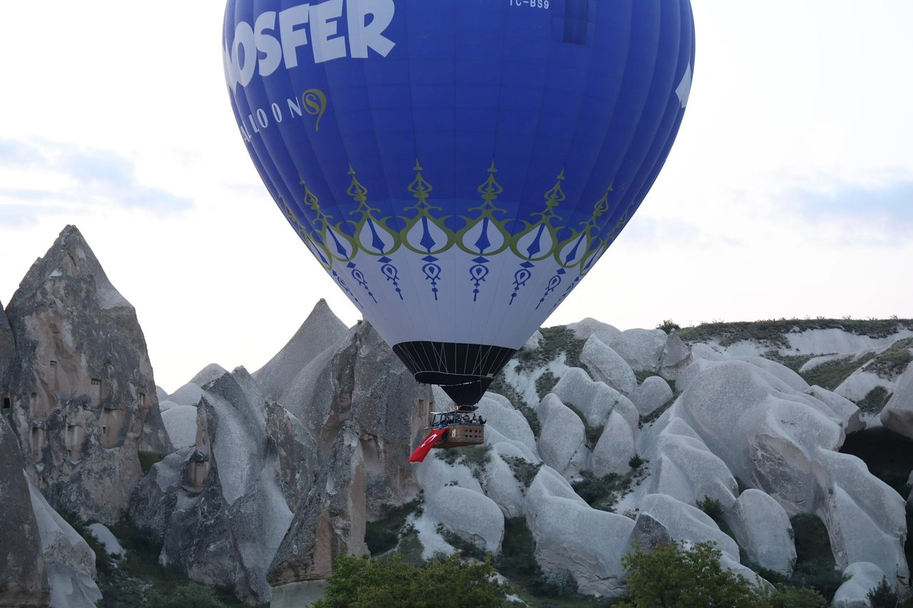 Sıcak hava balonları Türk bayraklarıyla havalandı
