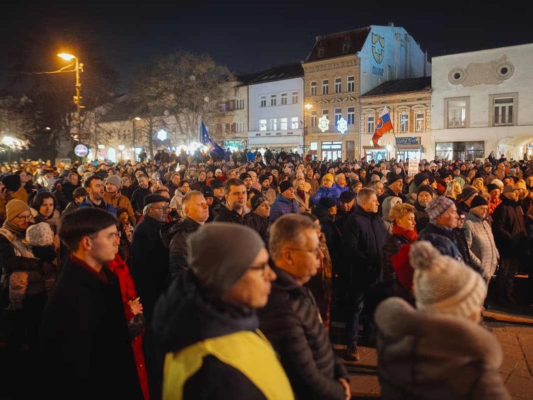 Slovakyalılar protesto için sokaklarda