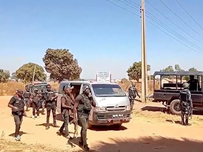 Nijer’in başkenti Niamey’de havalimanı yakınlarında patlama sesleri