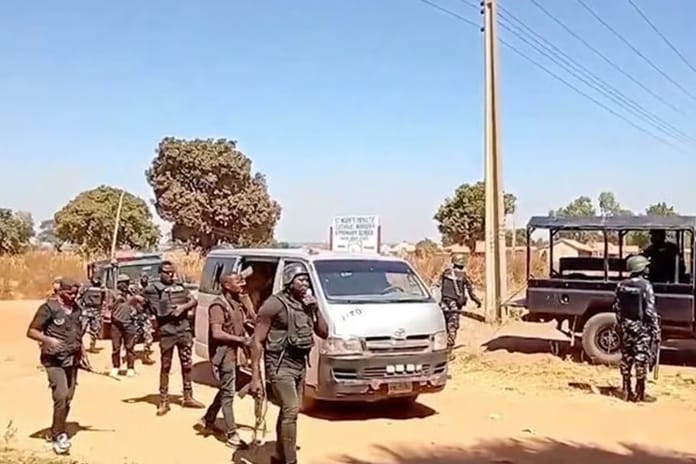 Nijer’in başkenti Niamey’de havalimanı yakınlarında patlama sesleri