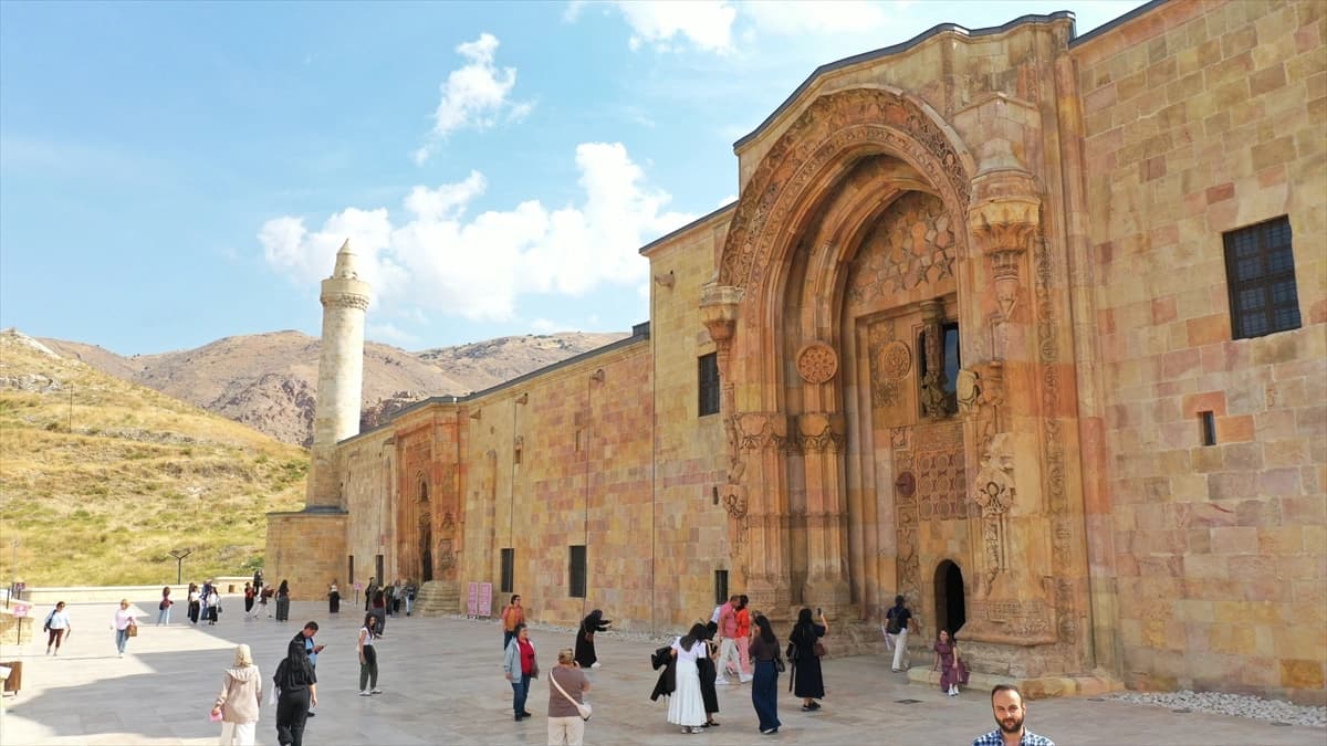 Divriği Ulu Camii ve Darüşşifasına ziyaretçi akını