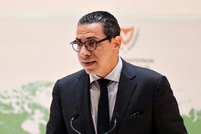 Rum Bakan askeri yetersizliklerini Türkiye'ye bağladı