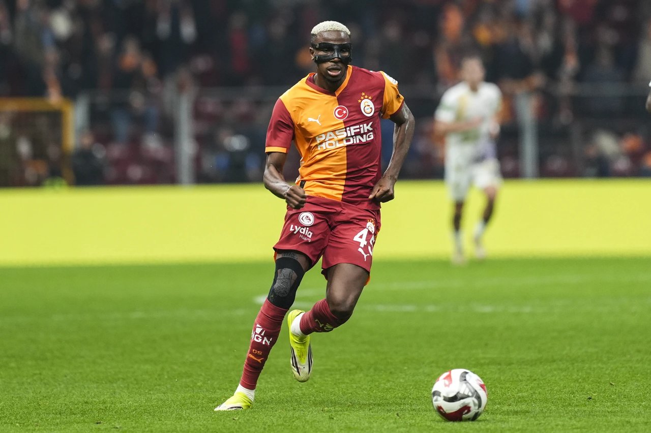Osimhen rekor için sahada