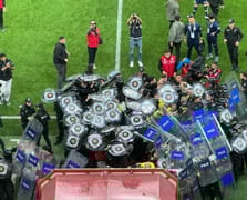 Galatasaray-Fenerbahçe derbisi sonrası darp olayında kritik gelişme: Oosterwolde'ye zorla getirme kararı, Müldür tanık olarak çağrılıyor