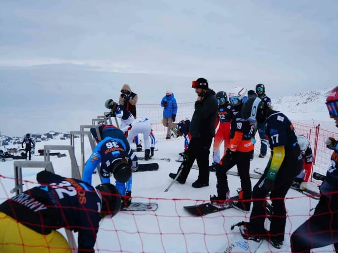 Ergan Dağı'nda snowboard rüzgarı: Avrupa'nın yıldızları şampiyonluk için kayıyor