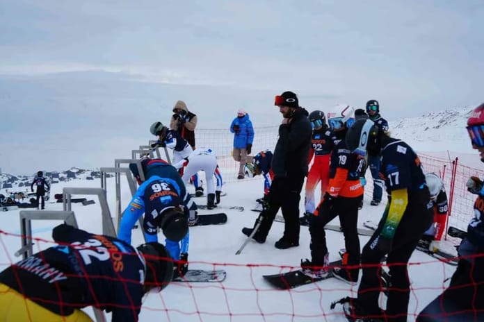 Ergan Dağı'nda snowboard rüzgarı: Avrupa'nın yıldızları şampiyonluk için kayıyor