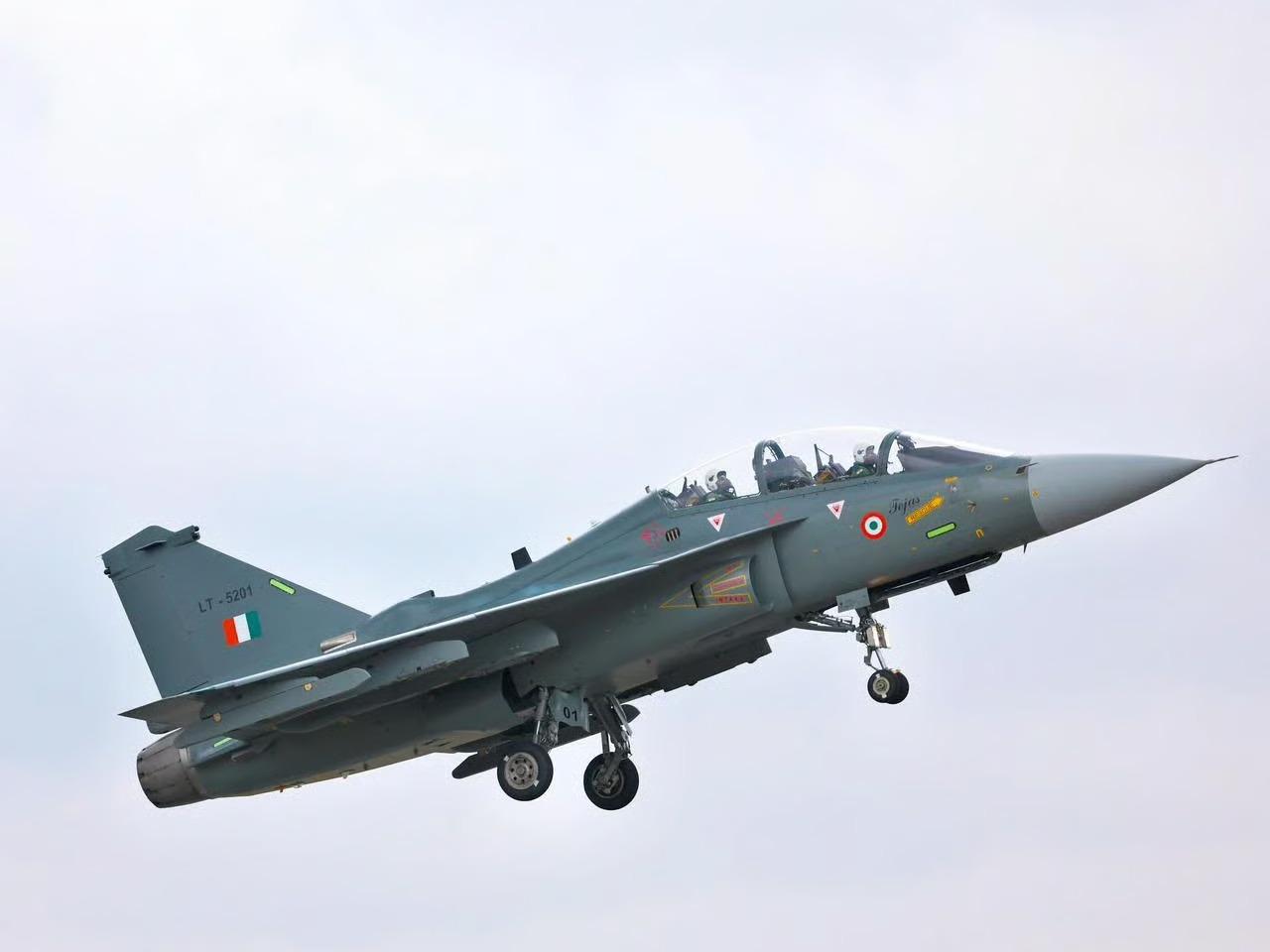 Hindistan’ın Tejas savaş uçağı motor sıkıntısıyla boğuşuyor