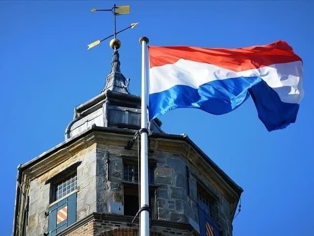 Hollanda Başbakanı istifa etti
