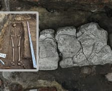 Dondurmacının altında Ortaçağ şövalyesi mezarı çıktı