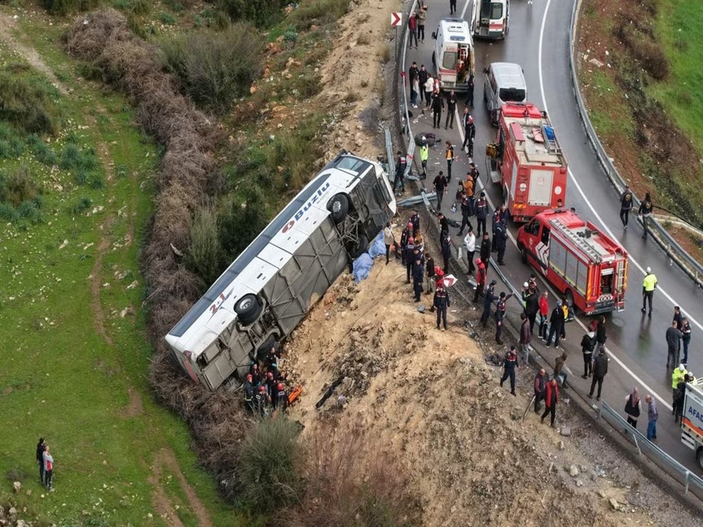 Antalya'da yolcu otobüsü şarampole devrildi: Ölü sayısı 9'a yükseldi
