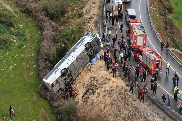 Antalya'da yolcu otobüsü şarampole devrildi: Ölü sayısı 9'a yükseldi