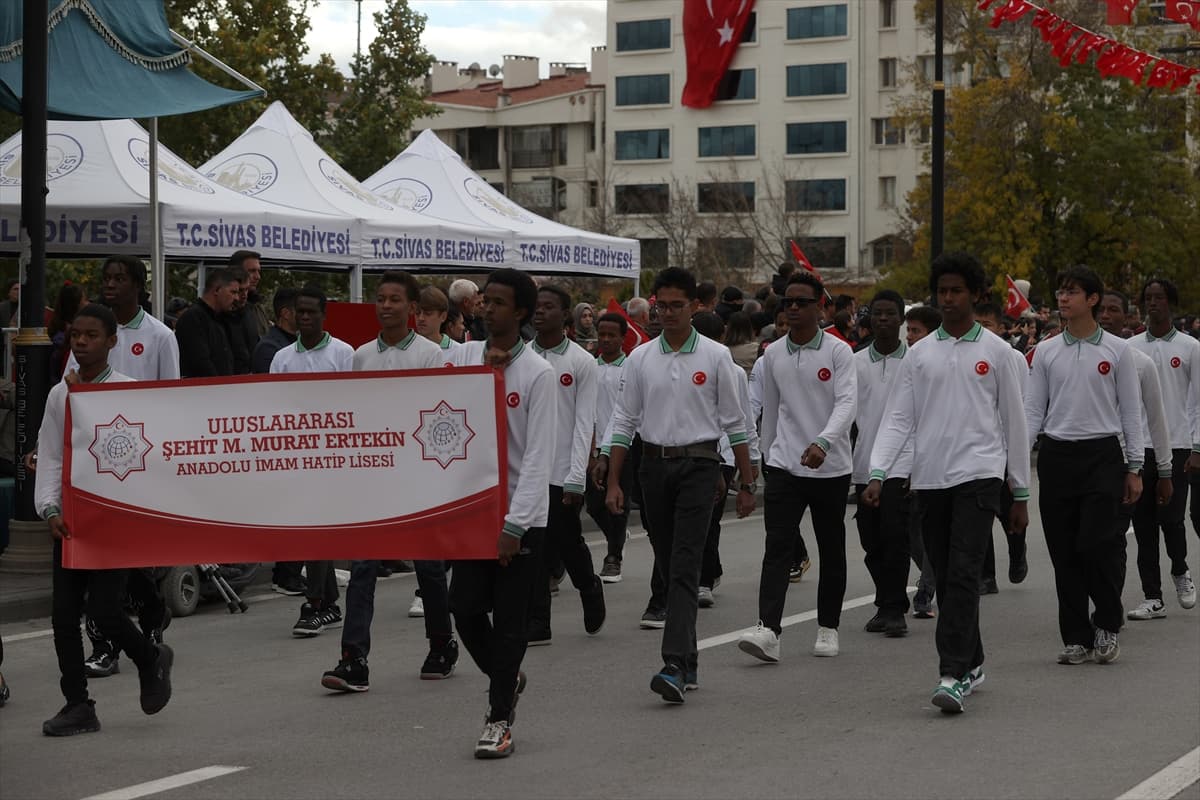 İç Anadolu'da Cumhuriyet coşkusu: 102. yıl dönümü törenlerle kutlandı