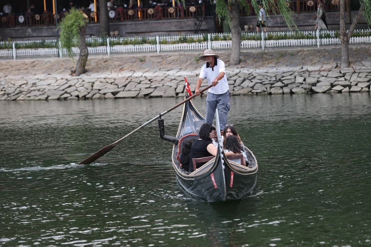 Kızılırmak'ta gondol sefası