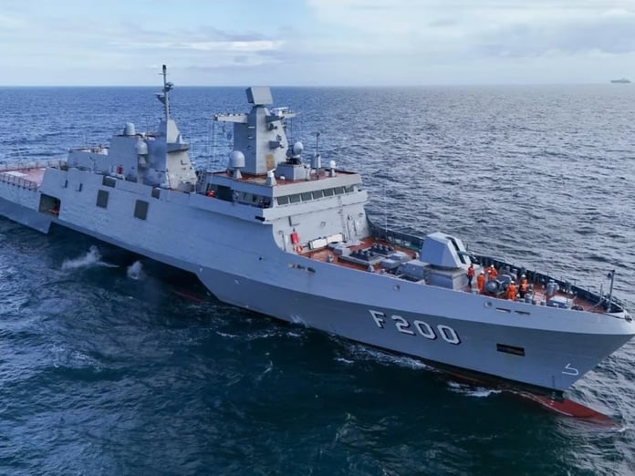 Brezilya Donanması ilk Tamandaré sınıfı fırkateyni teslim aldı