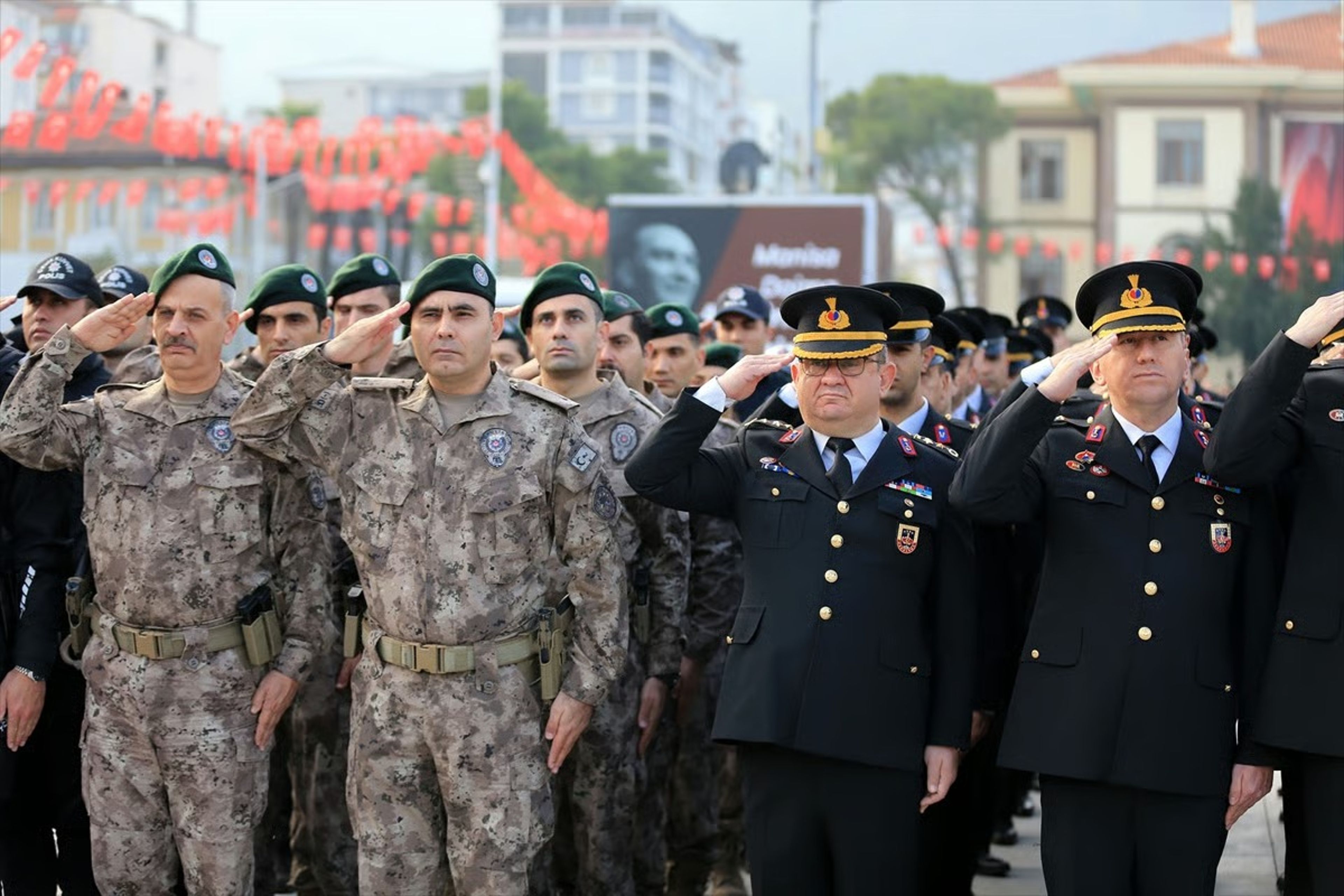 Türkiye Atatürk'ü ölüm yıl dönümünde andı
