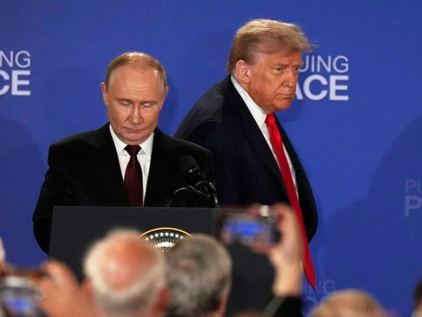 Trump'tan Putin'e sert sözler
