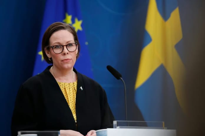 İsveç'ten Rusya yaptırımlarının ertelenmesine tepki